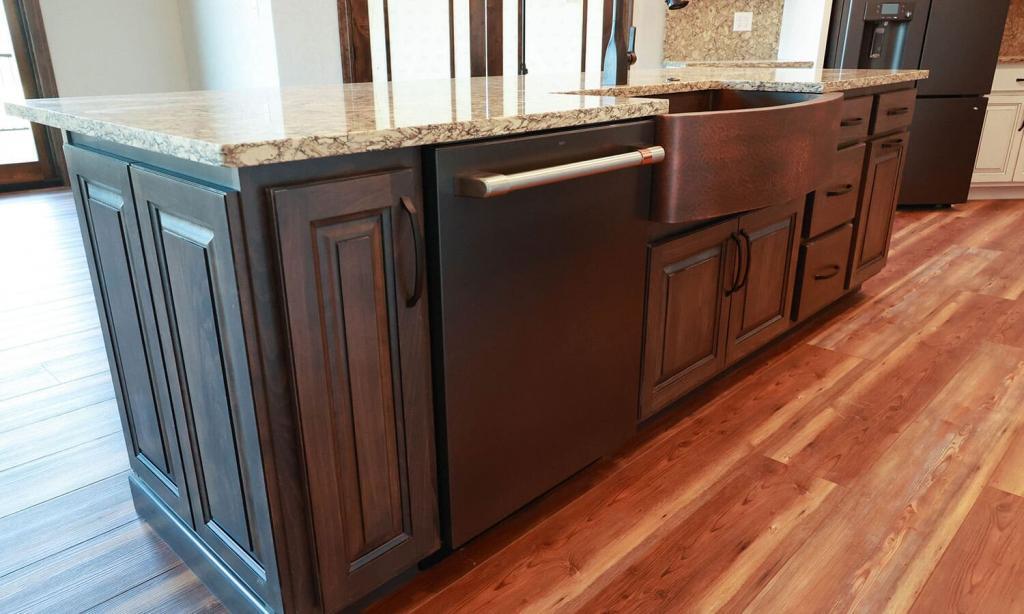 dark kitchen cabonets